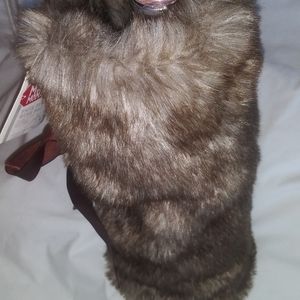 Merry Moment Faux Fur Wine Bag
Brand New